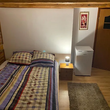Pokoje Goscinne Pod Jabloniami Homestay *