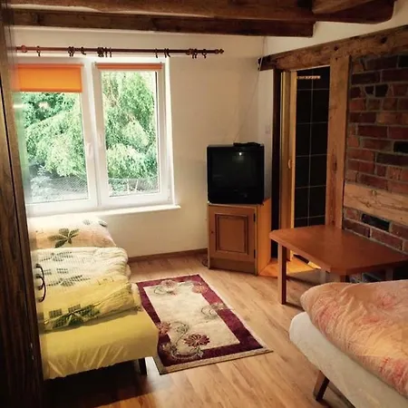 Pokoje Goscinne Pod Jabloniami Homestay